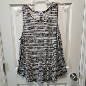 Women’s Old Navy Striped Black and White sleeveless shirt size XL